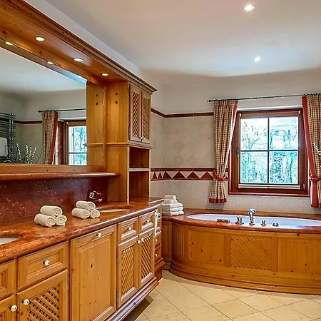 Exclusive Tyrolean Near Lifts Hotel 4*
